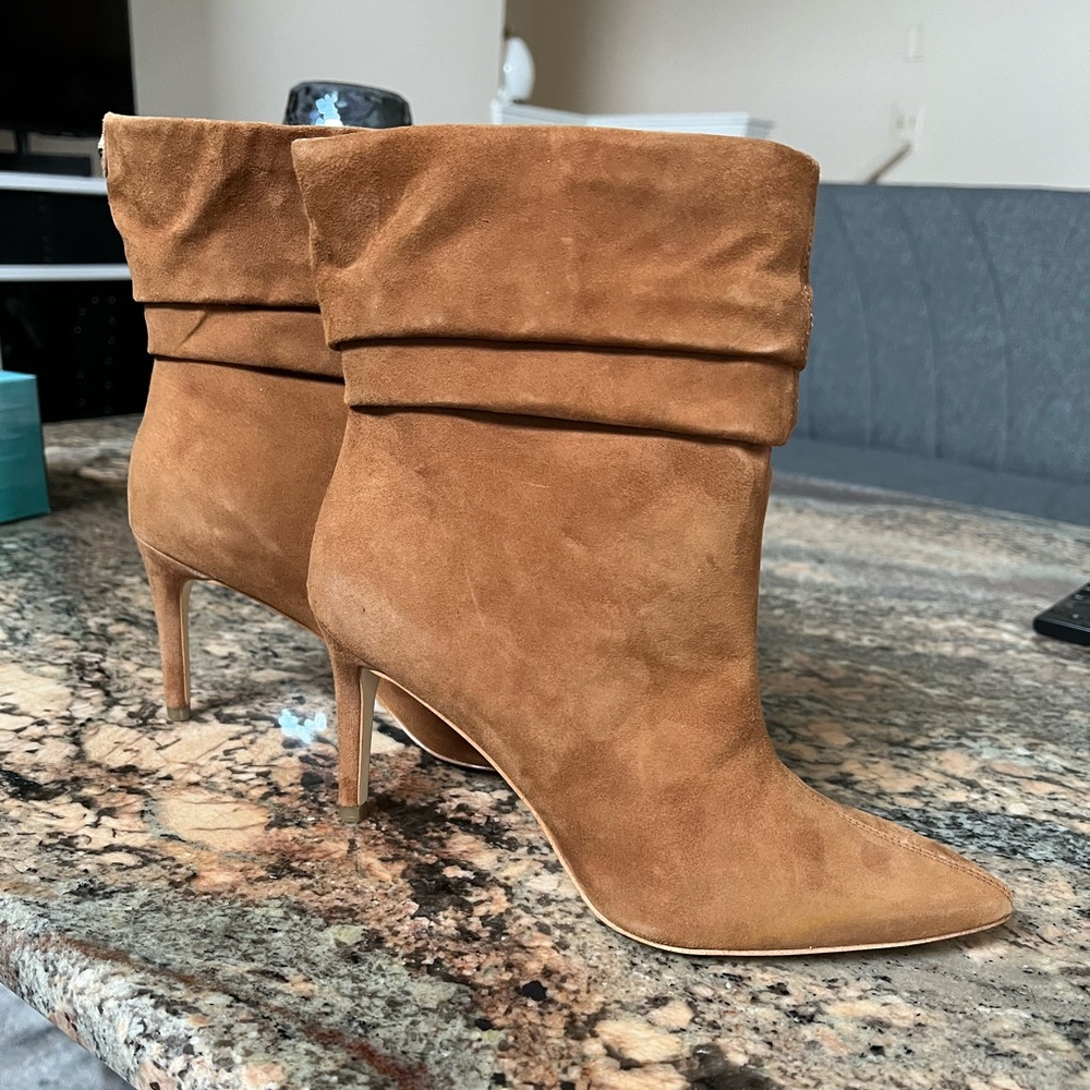 NWOT Guess suede boots